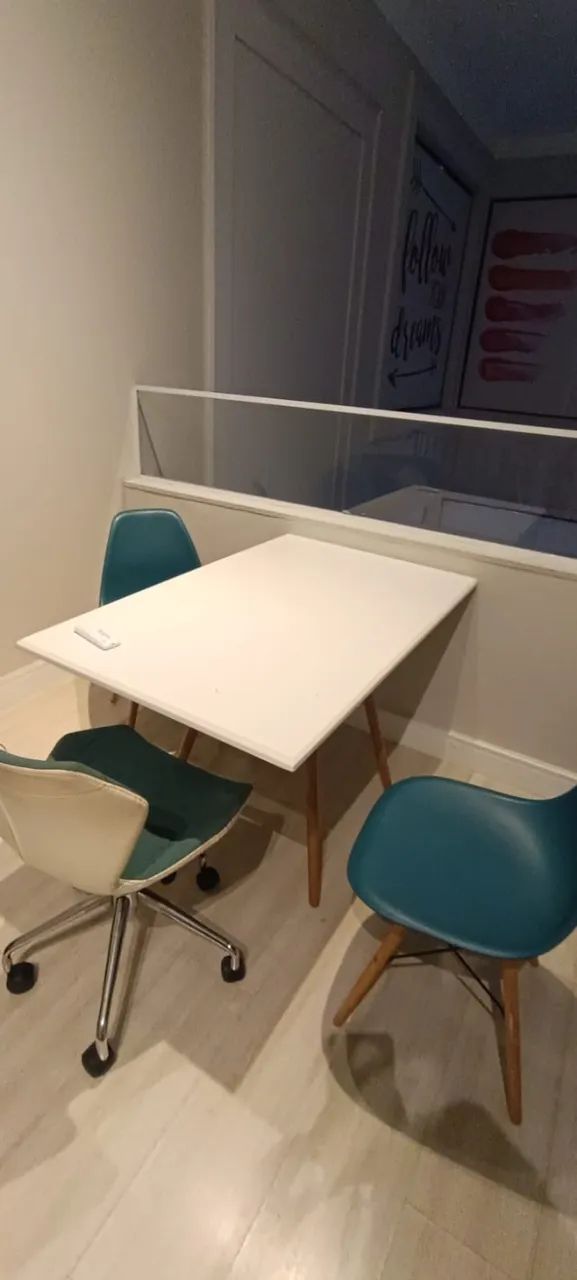 Mesa quadrada com 4 cadeiras - Foto 3