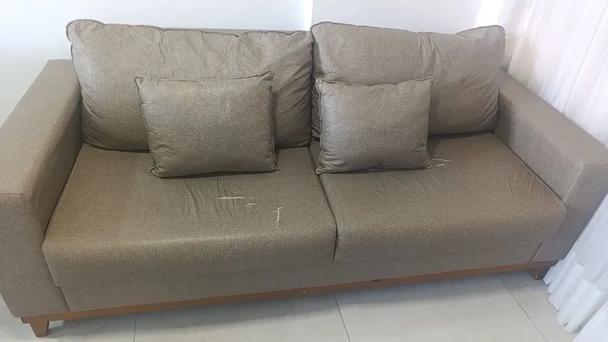Sofá de 2 Lugares Marrom com Almofadas - Foto 3