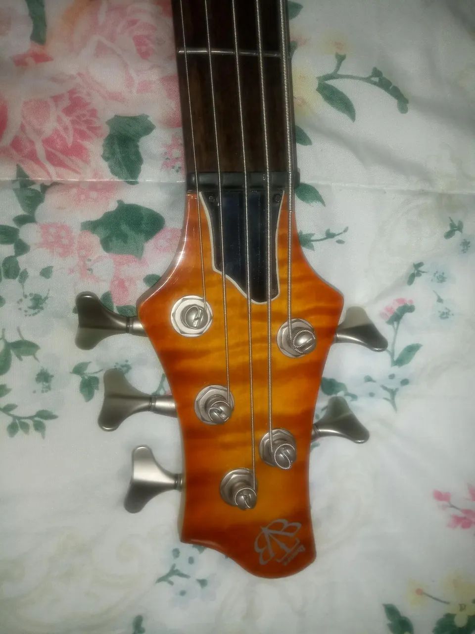 Baixo Ibanez 5 cordas  - Foto 5
