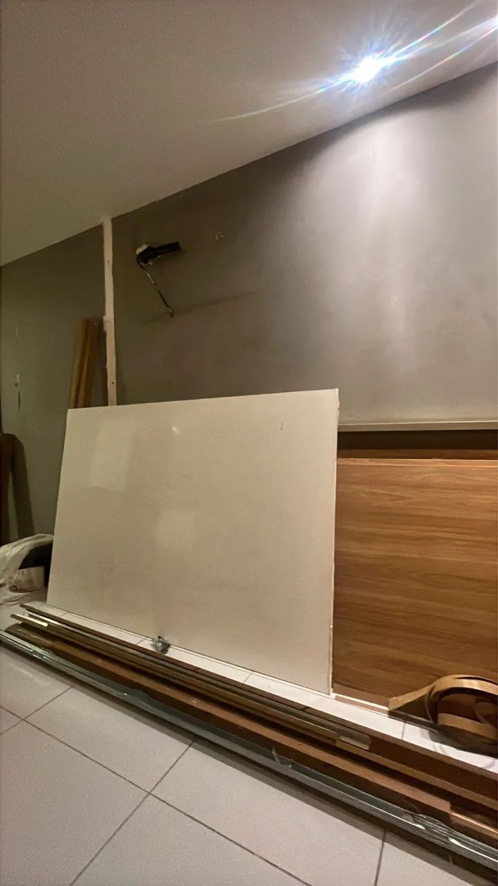 2 quadros brancos de sala de aula