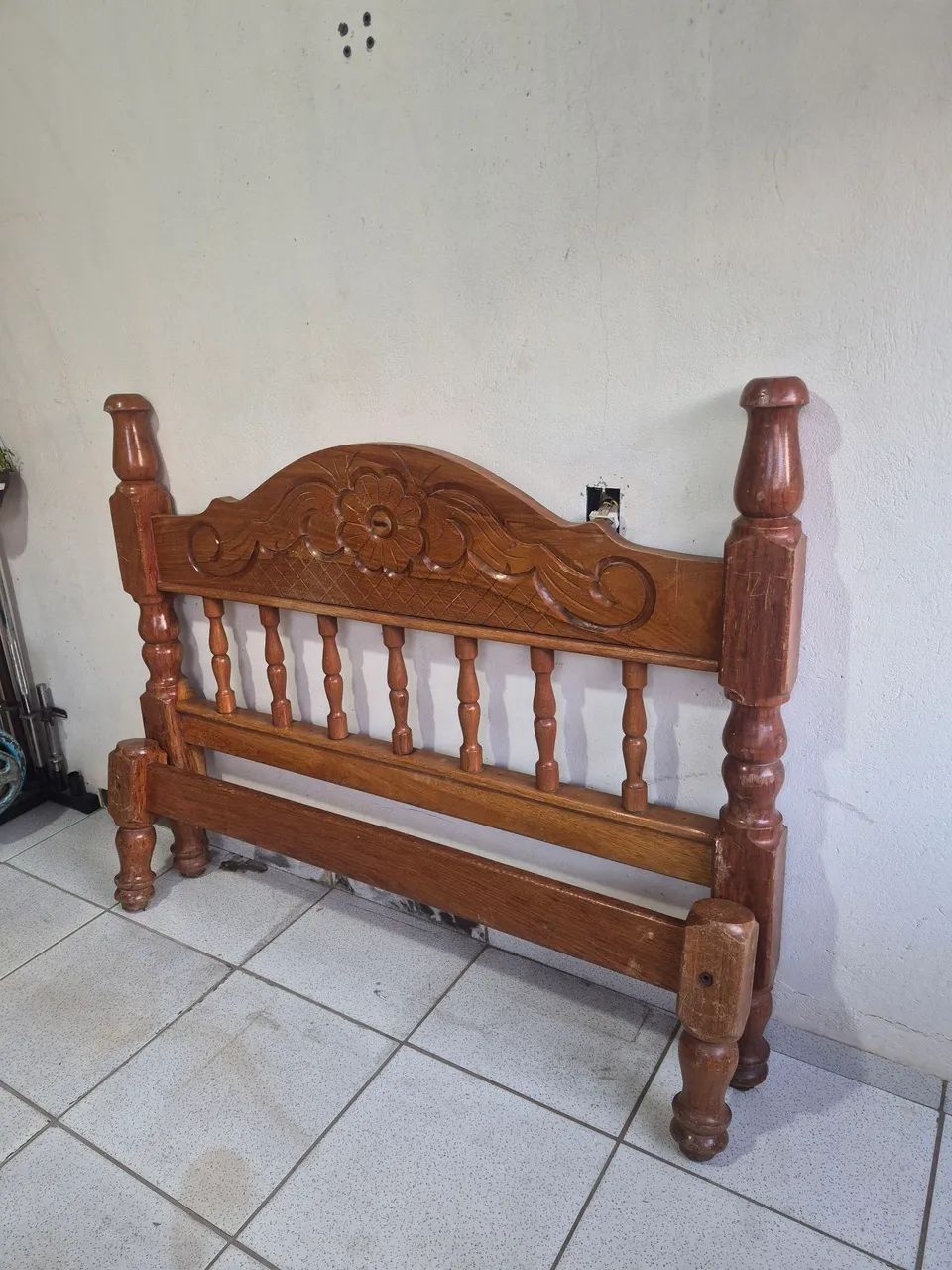 Cama de casal em madeira de lei  - Foto 2