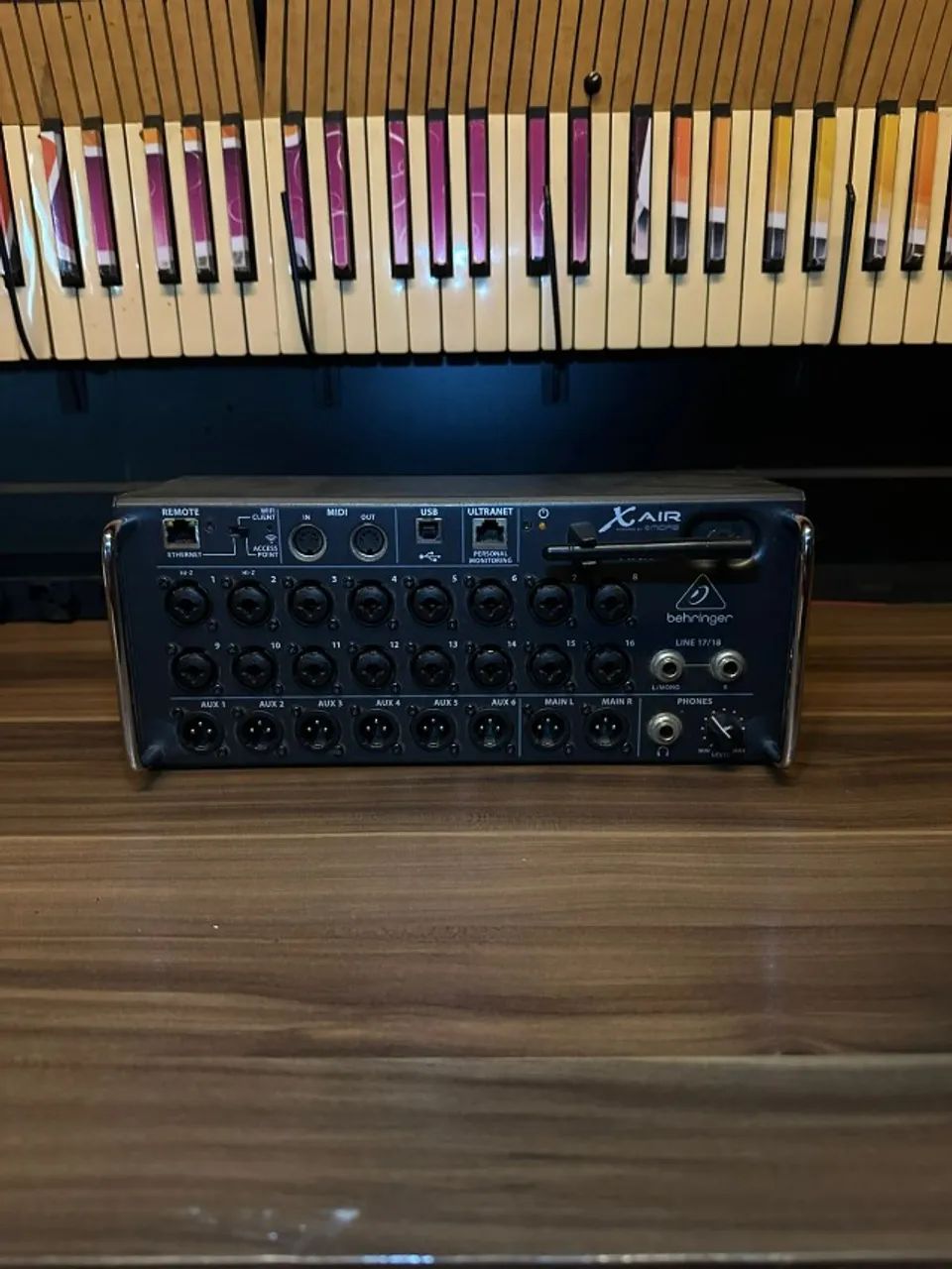 Mesa digital XR18