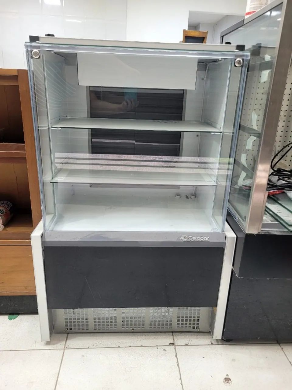 Vendo Vitrine neutra caixa gelopar