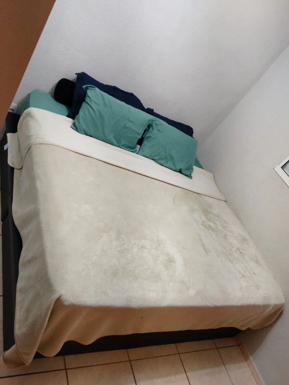 Cama box Simmons super confortável