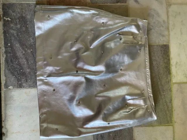 saia prata curta