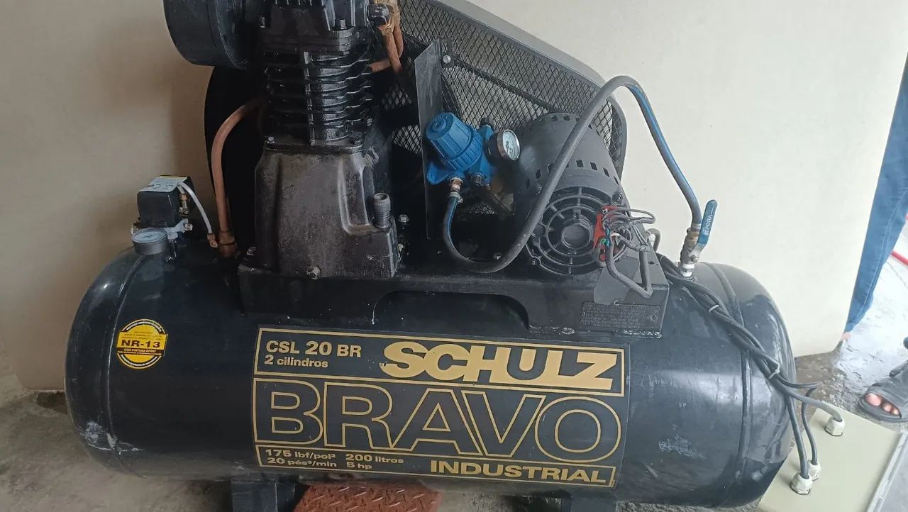 Compressor de Ar Bravo Industrial 20 Pés 200L  - Foto 2