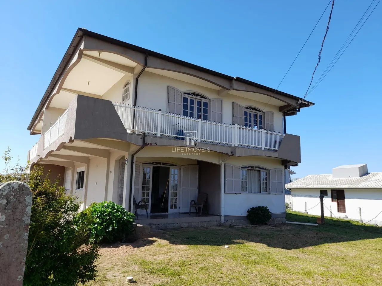 Casa com 2 apartamentos à venda em Garopaba/SC no Centro a 1 km da praia