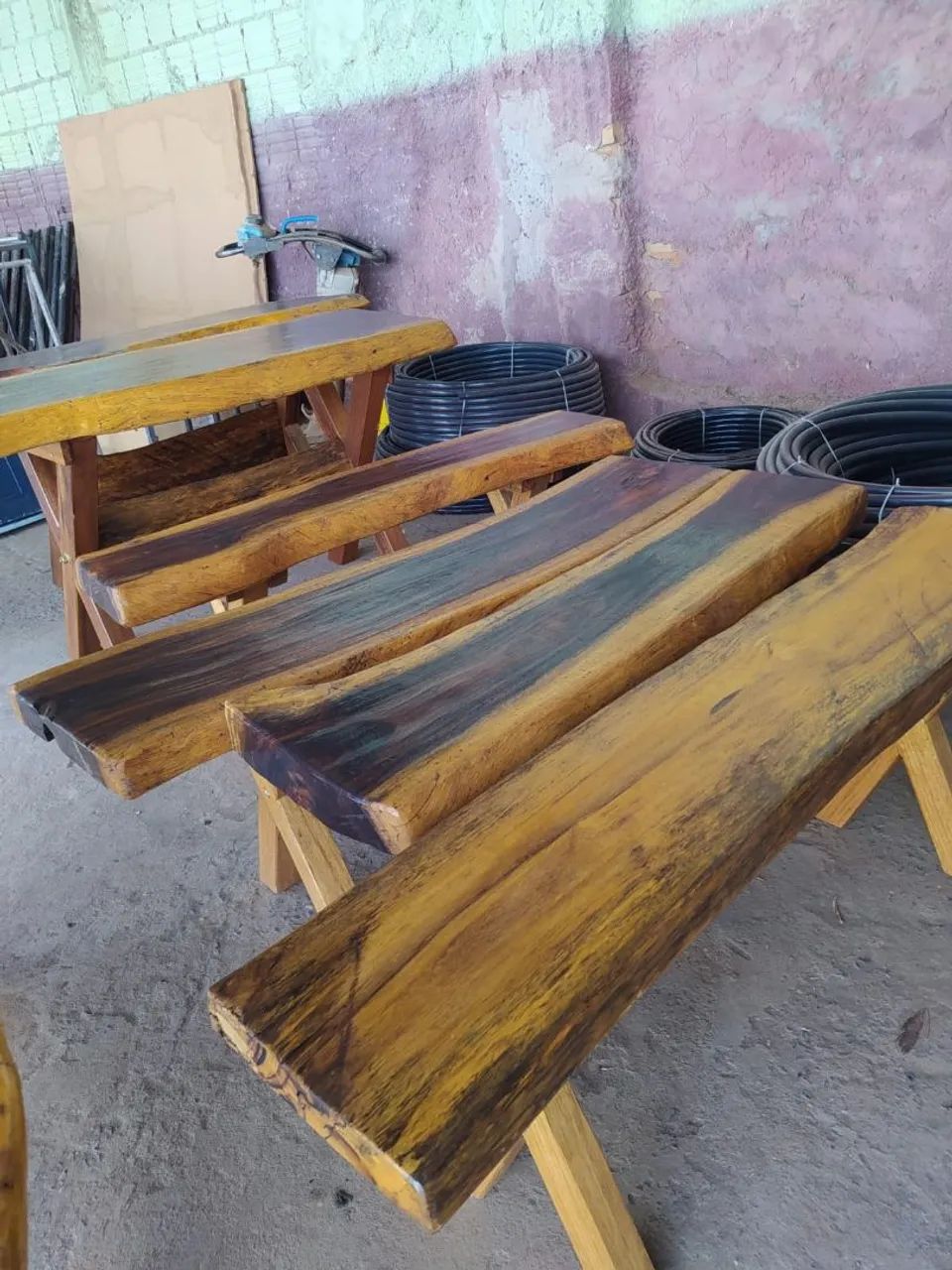 Mesa De madeira Com 2 bancos - Foto 4