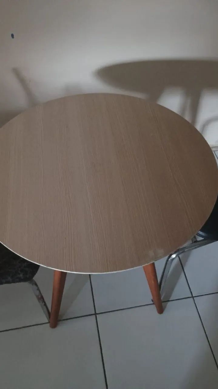 Vendo mesa com 2 cadeiras  - Foto 3