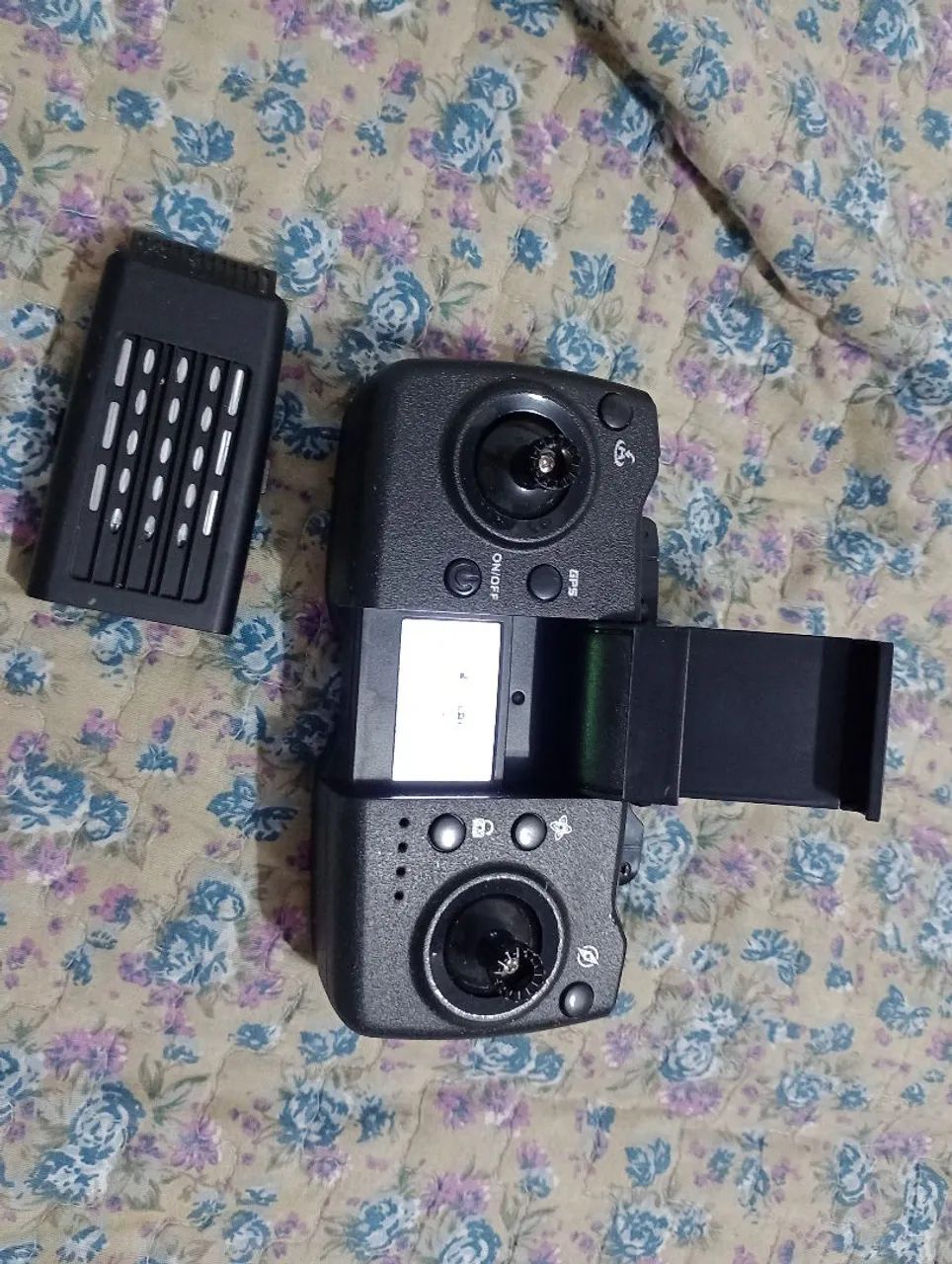 Vendo dois controles e duas baterias novos de drone l900 - Foto 4