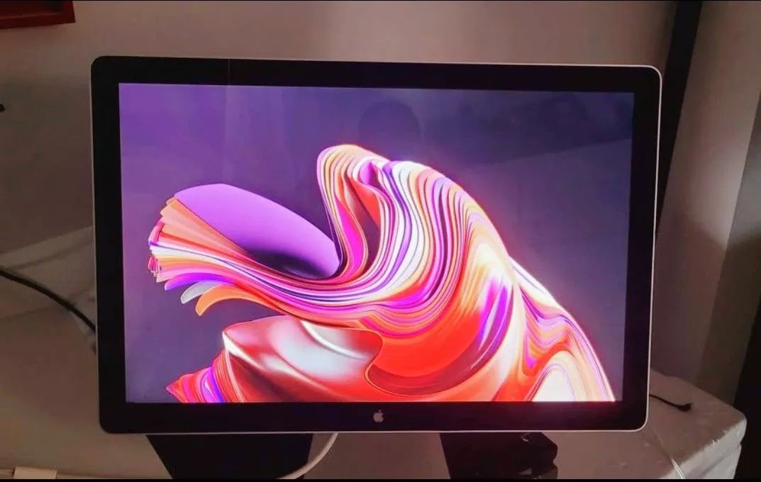 Apple led cinema 24