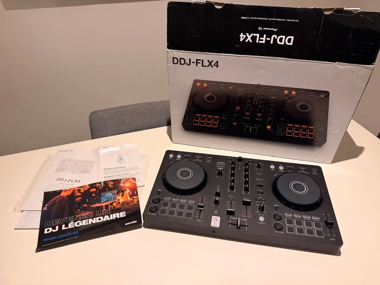 DDJ FLX4 na caixa original