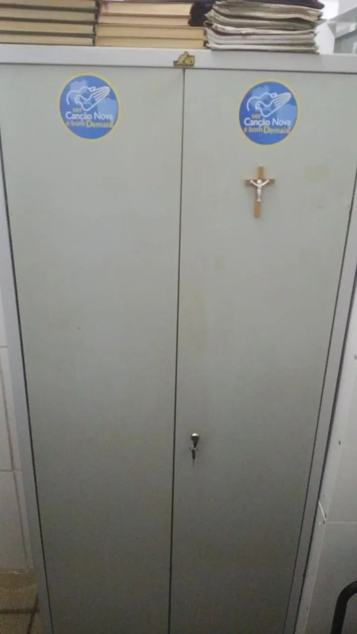 Armário de ferro.