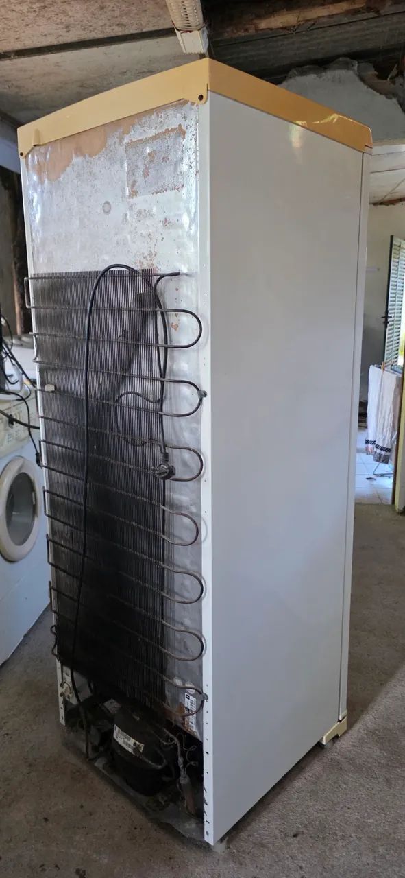 Freezer vertical eletrolux 173l  - Foto 4