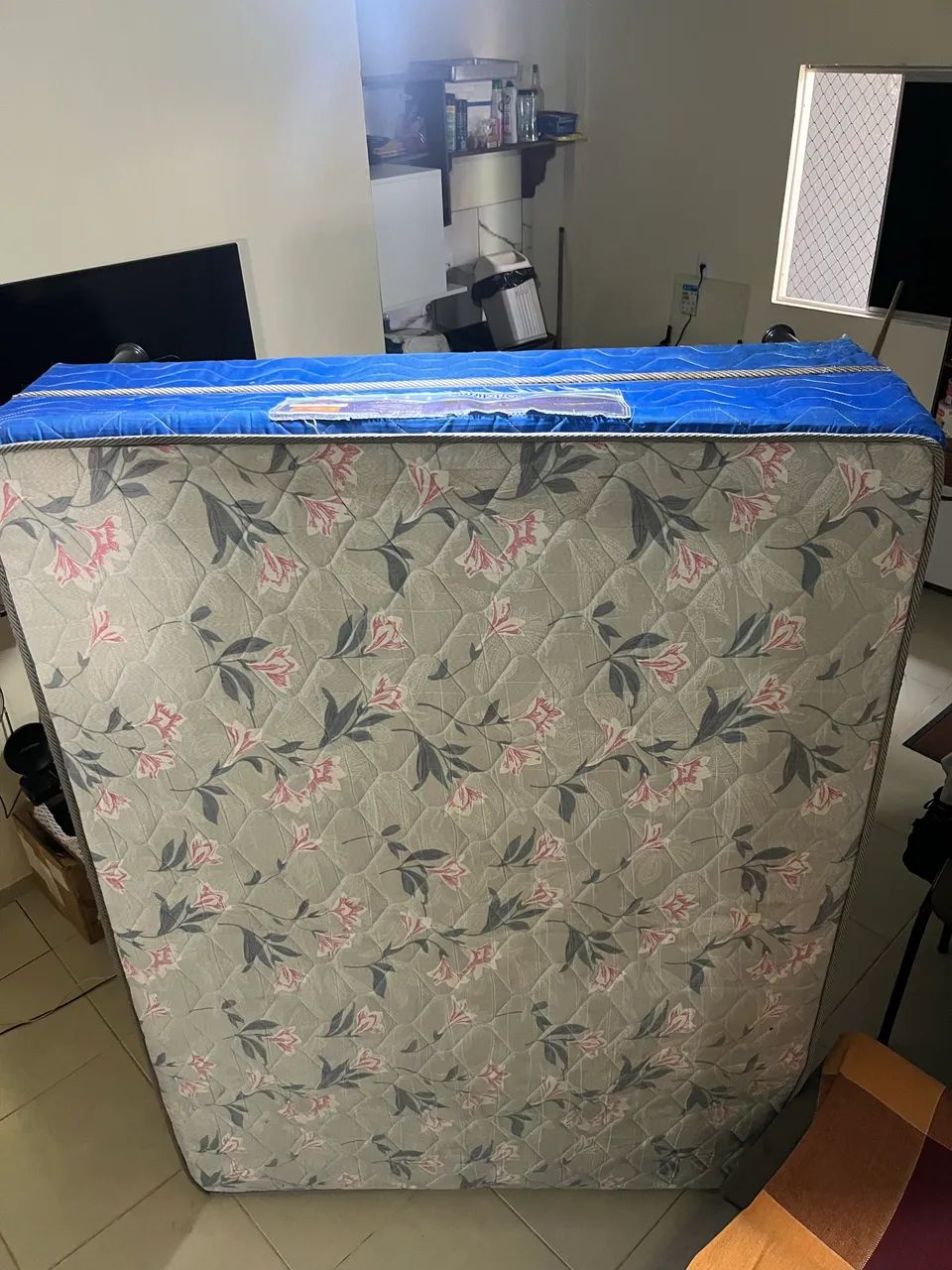 Vendo Cama em mola de casal!