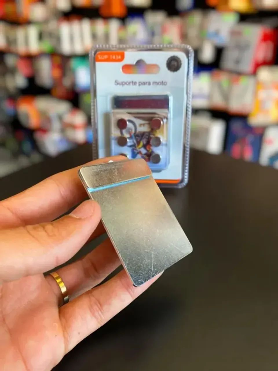 SUPORTE DE CELULAR PARA MOTO MAGNÉTICO COM 6 IMÃS - Foto 3