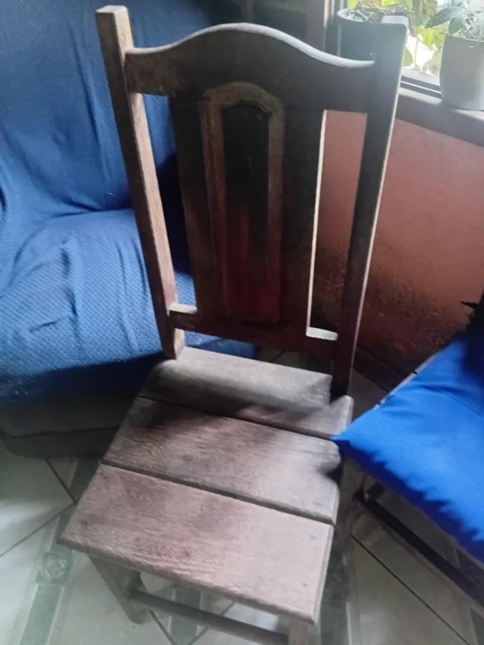 Conjunto com 4 cadeiras de madeira maciça  - Foto 2