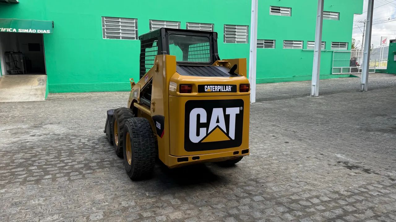 Mini Carregadeira CAT226B - Foto 3