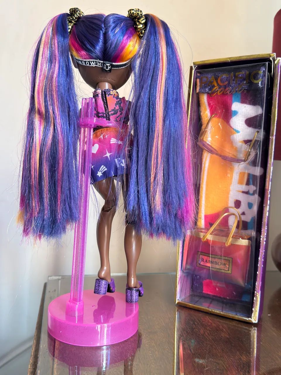 Boneca Rainbow High Pacific Coast Phaedra Westward - Foto 4