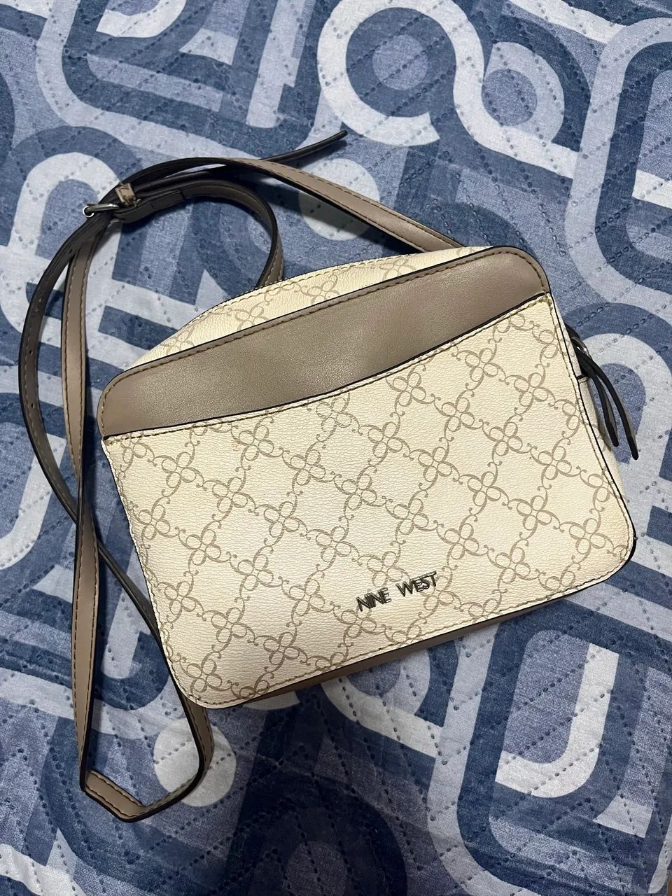 Bolsa de ombro branca nine west 