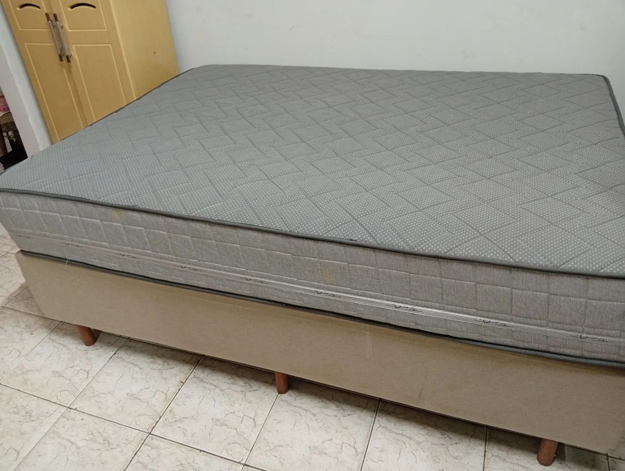 Cama de casal em bom estado 