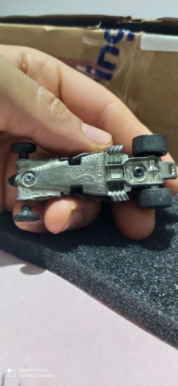 Miniatura Hotwheels usado com marcas de uso e arranhões  - Foto 4