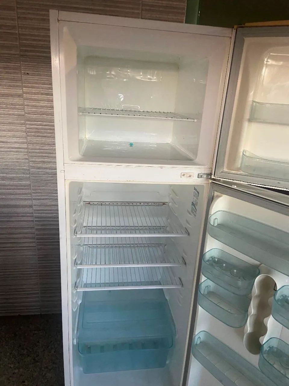Geladeira Eletrolux duplex 355 litros - Foto 3