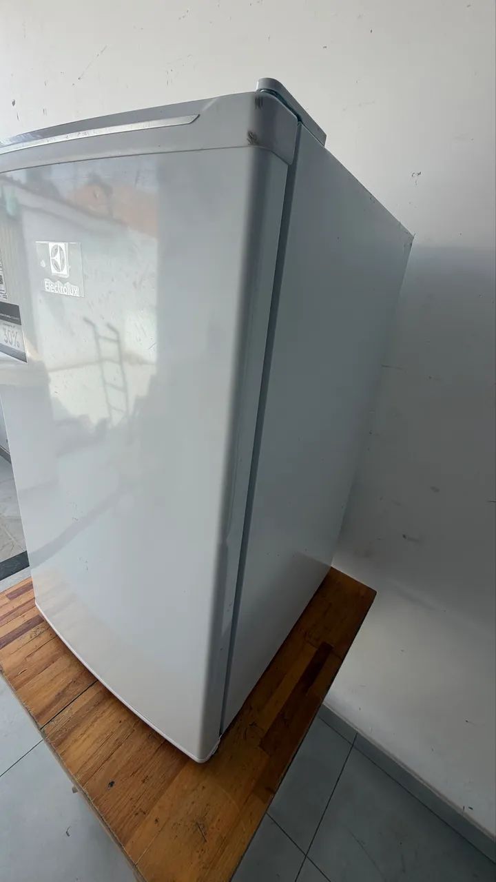 Frigobar Electrolux 121 litros127v outlet  - Foto 5