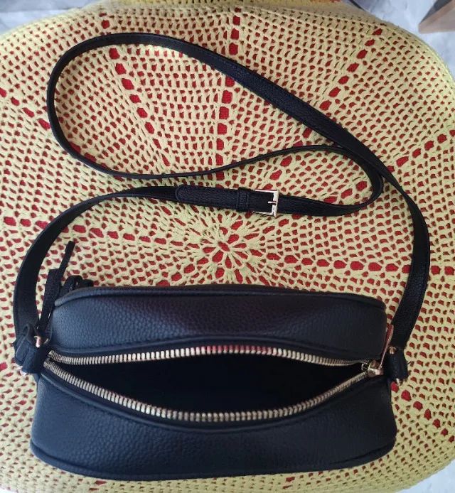 Bolsa preta transversal com tassel marca Satinato (nunca utilizada) - Foto 3