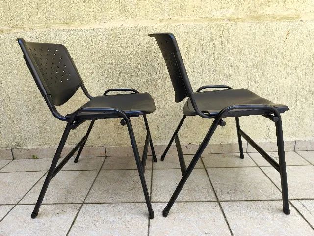 Cadeira Fixa Plastica Preta com Estrutura de Metal - Foto 4
