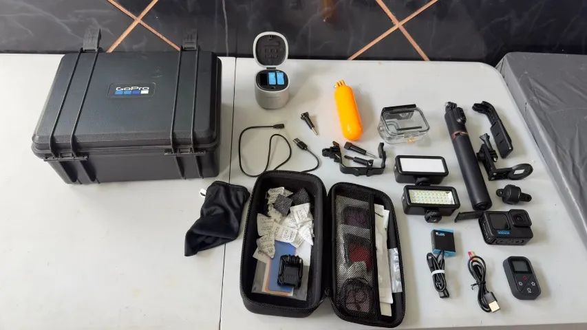 Go Pro Hero 10 Black com varios acessorios e case  - Foto 5