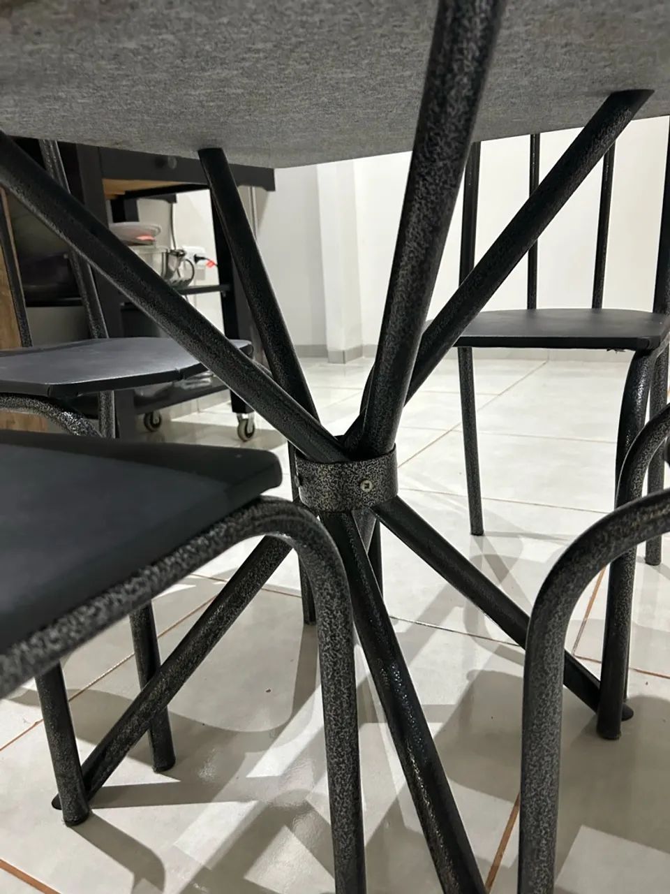Mesa com 4 cadeiras  - Foto 4