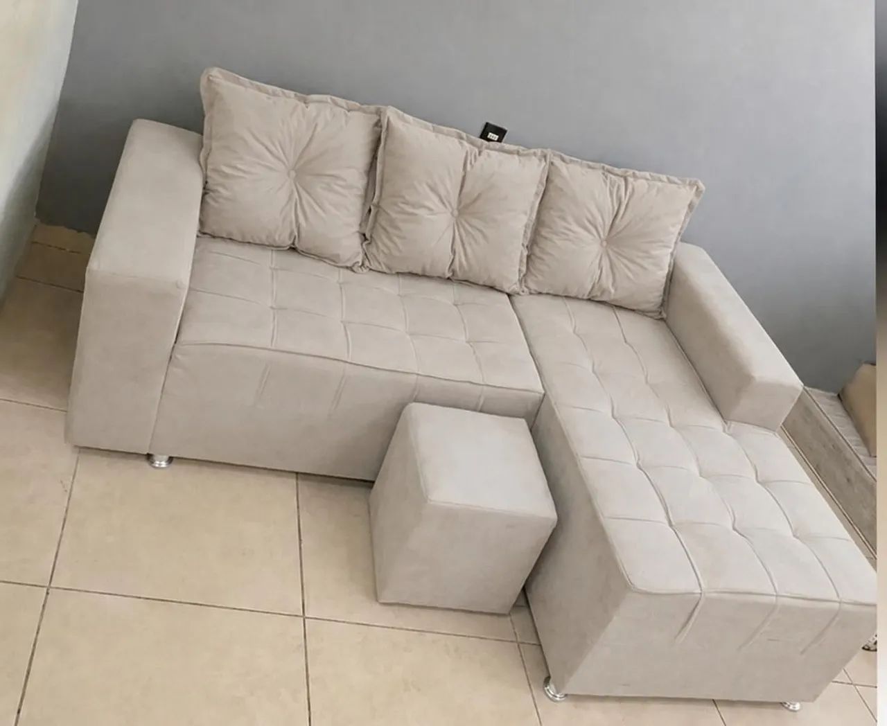Sofá chaise 3 lugares com puff de brinde pronta entrega, ENTREGA GRÁTIS  - Foto 2