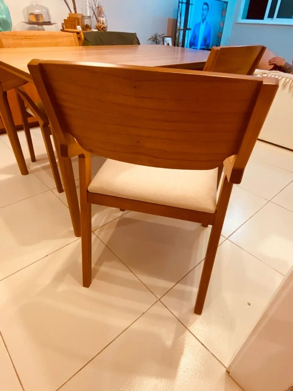Excelente Oportunidade - Conjunto Mesa e Cadeiras - Foto 2