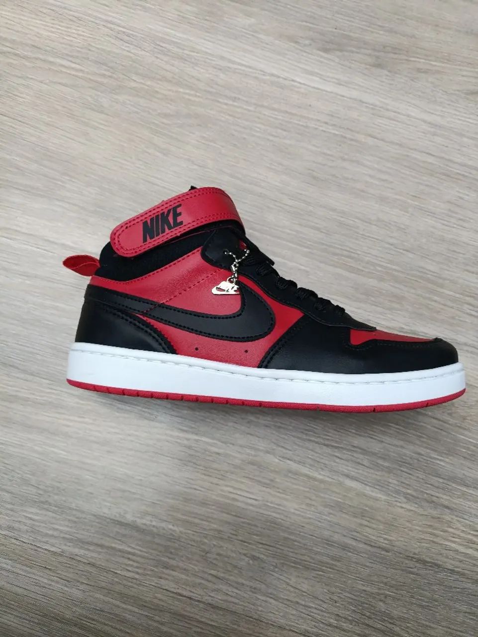 Tênis botinha Nike 
