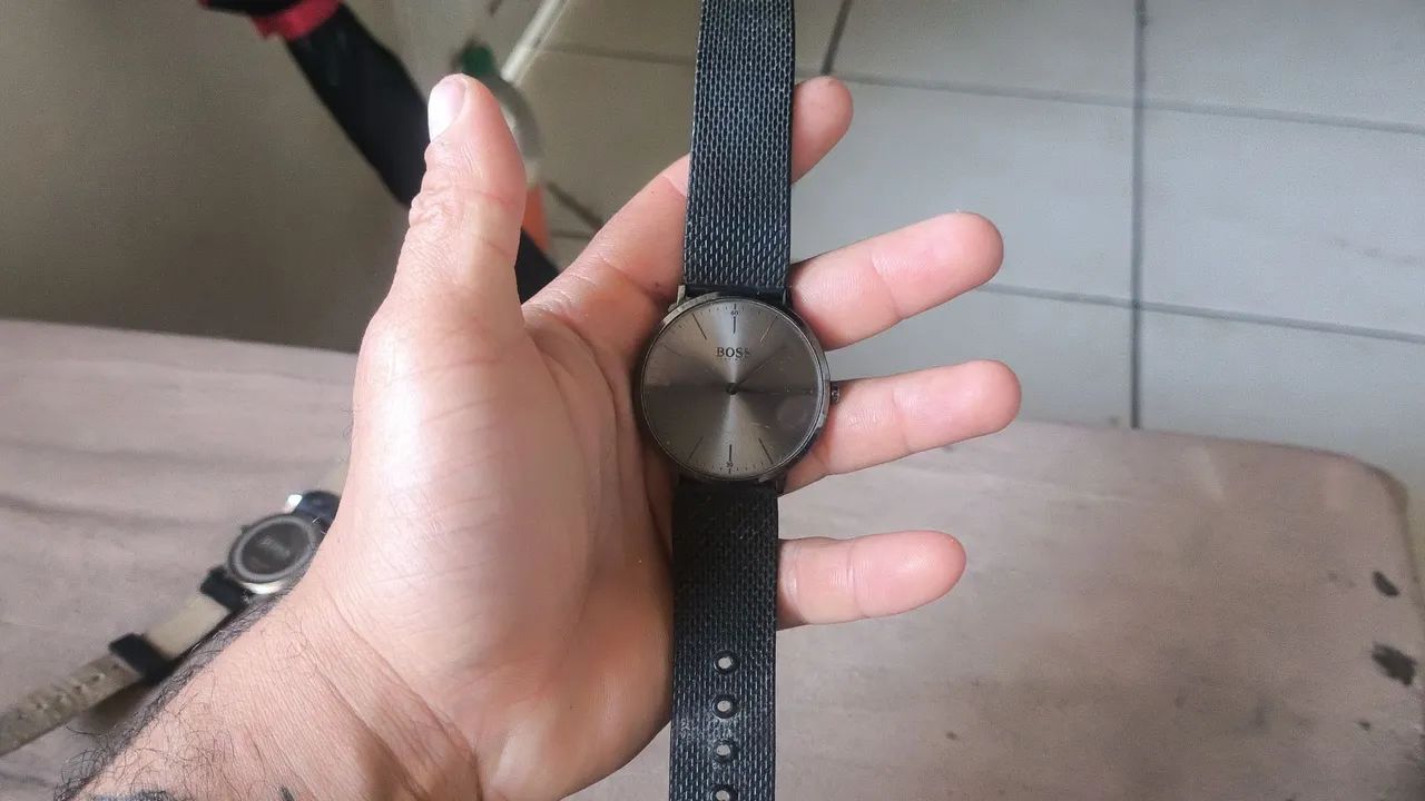 Vendo ou troco dois relógios Hugo Boss  - Foto 2