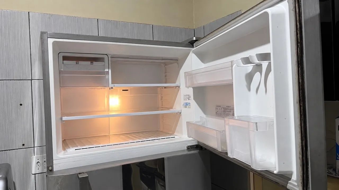 Uma geladeira  - Foto 5