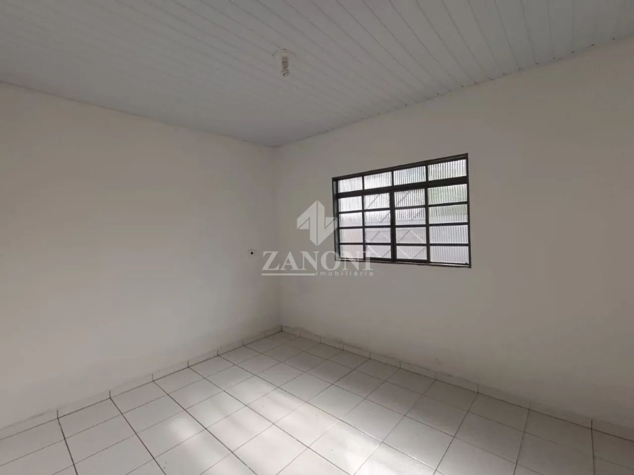 Aluga-se, casa Frente com dois quartos , casa dos fundos com dois quartos sendo uma suite. - Foto 2