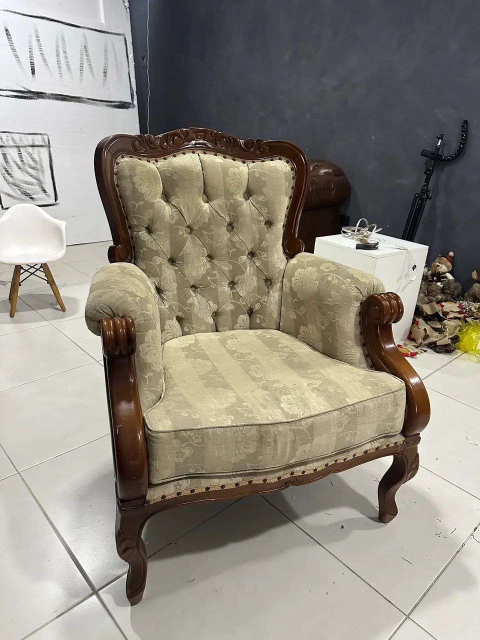 Poltrona antiga de antiquário