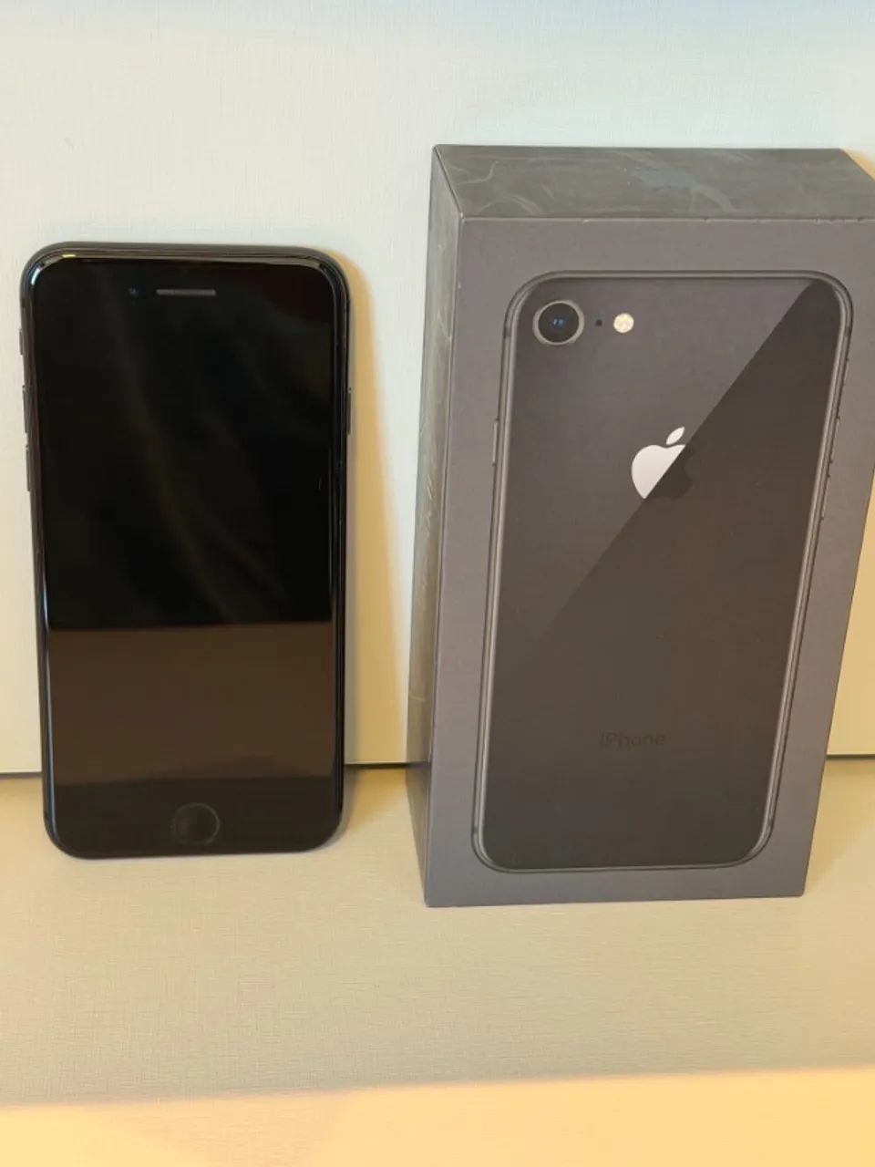 iPhone 8 - 64gb - (space gray - pra mim é preto) hehe - 100