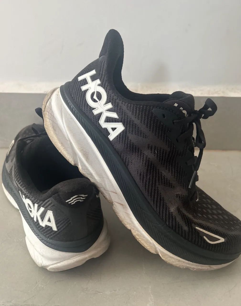 tenis hoka clifton 9 41 - Foto 2