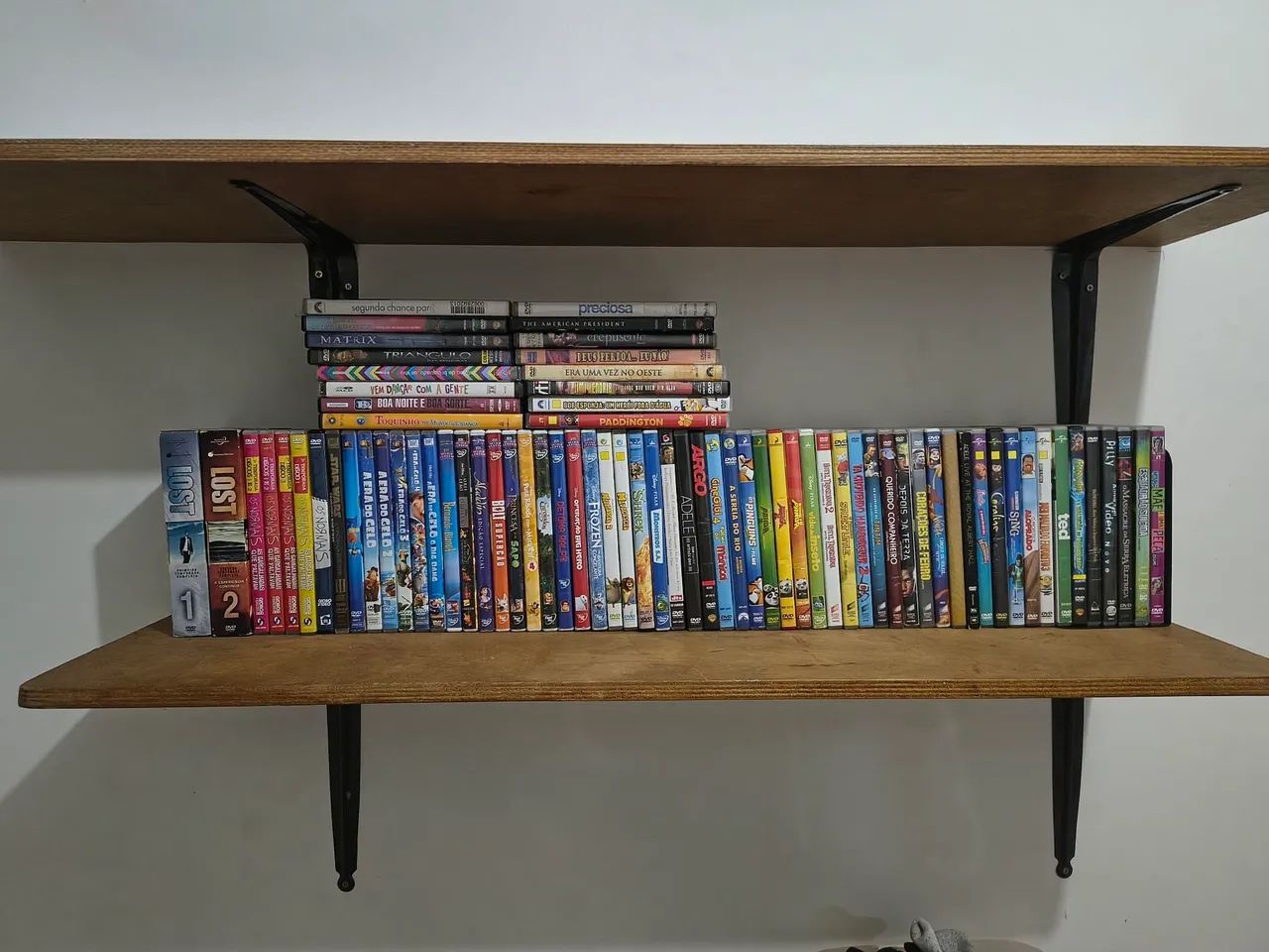 Vendo lote com 64 DVDs ORIGINAIS FUNCIONANDO