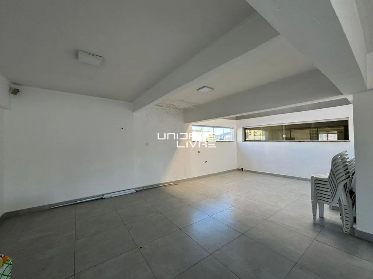 Sala comercial para locação, com ambientes integrados contando com 100 M² - Foto 4