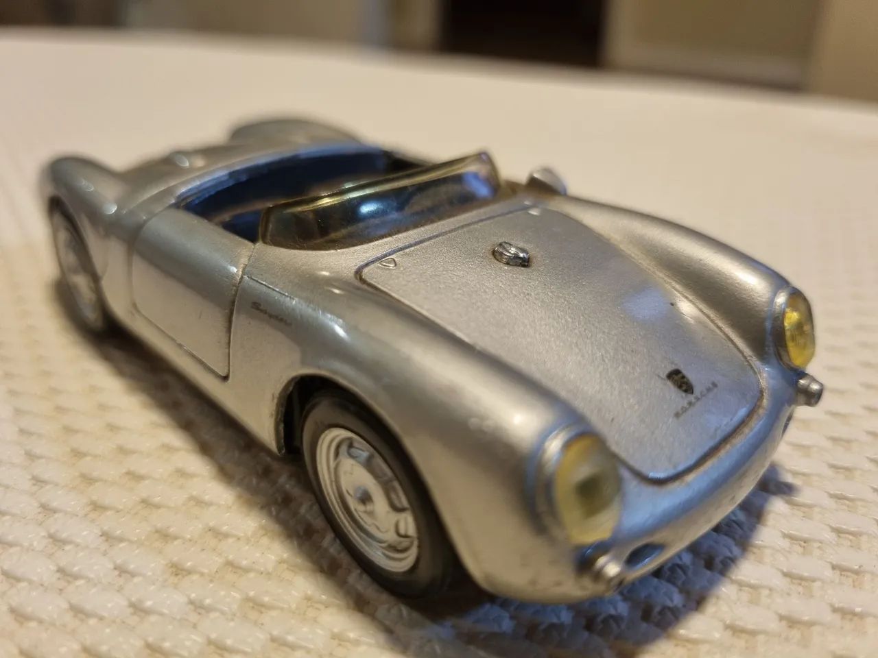 Miniatura Porsche 550 A Spyder Maisto Escala 1/32
