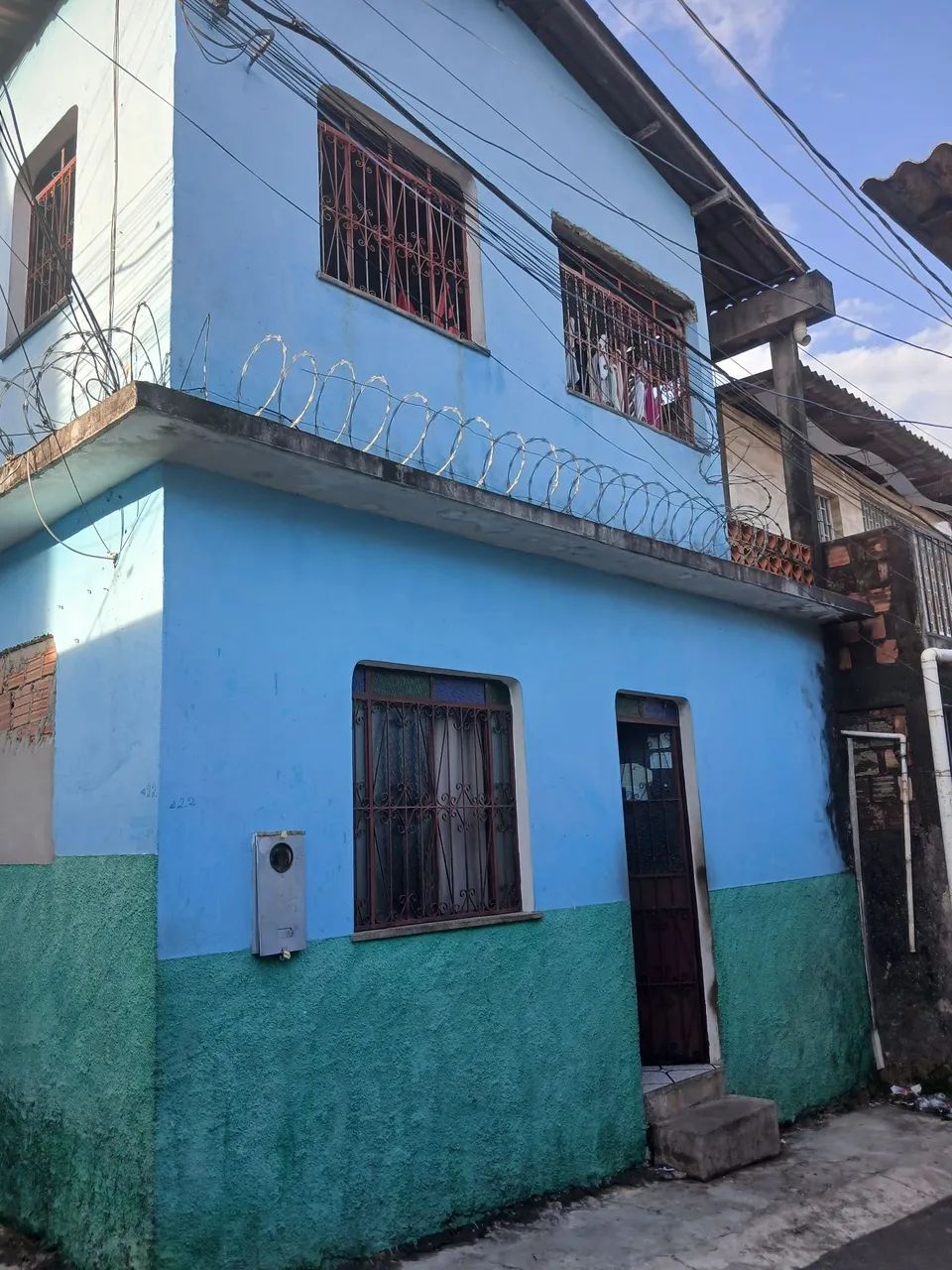 Troco casa de 2 pisos