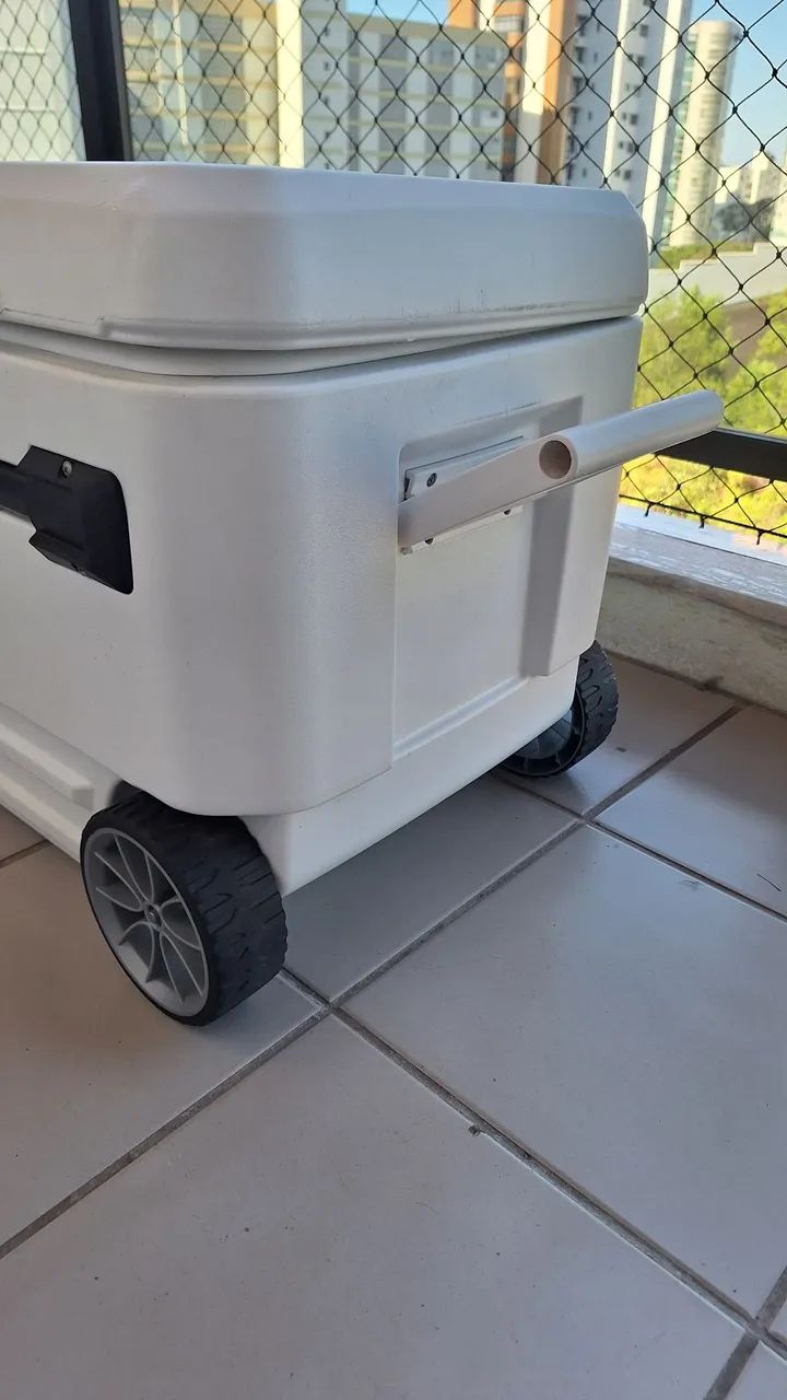 Caixa Térmica Igloo MaxCold Glide 110QT (104 Litros) - Alta Capacidade com Rodas - Foto 3