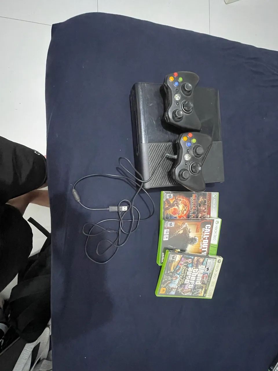 Xbox 360 | dois controles e 3 jogos | semiusado