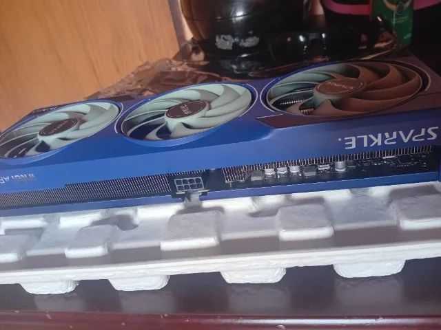 Vendo Placa de Video Sparkle Intel ARC B580 Titan OC, 12GB, GDDR6, 192-bit - Foto 3