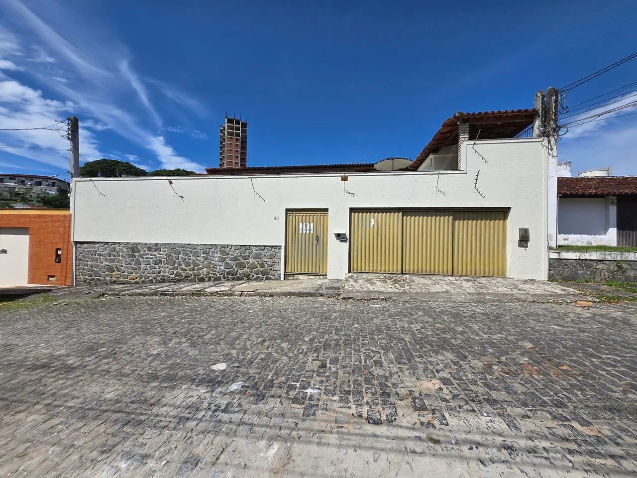 Aluguel Imóvel Comercial Goes Calmon. Várias salas. Imóvel amplo e preparado. 230m2