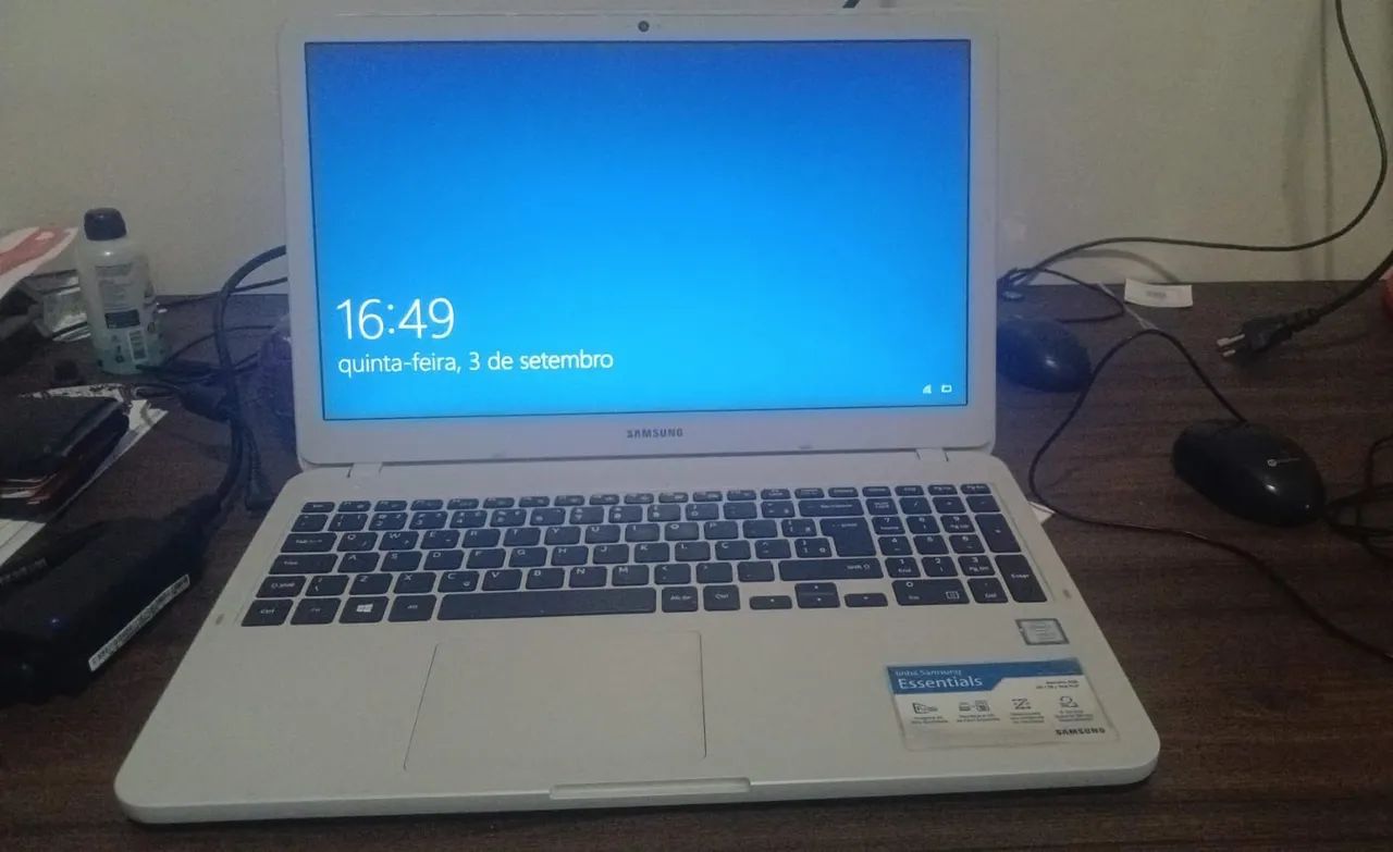 Notebook i3 de 7° geração 